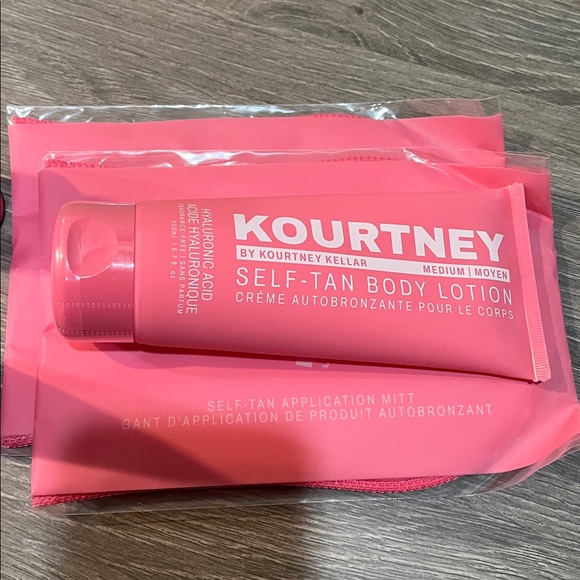 Kourtney Kellar Tanning Set - Picture 7 of 8